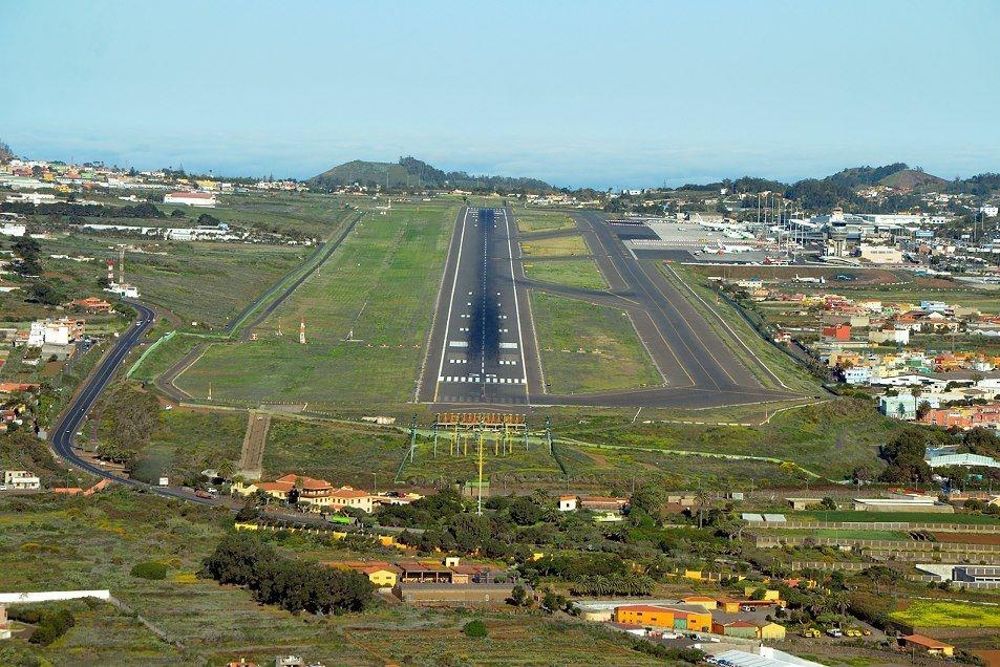 La pista del aeropuerto vista desde el aire.