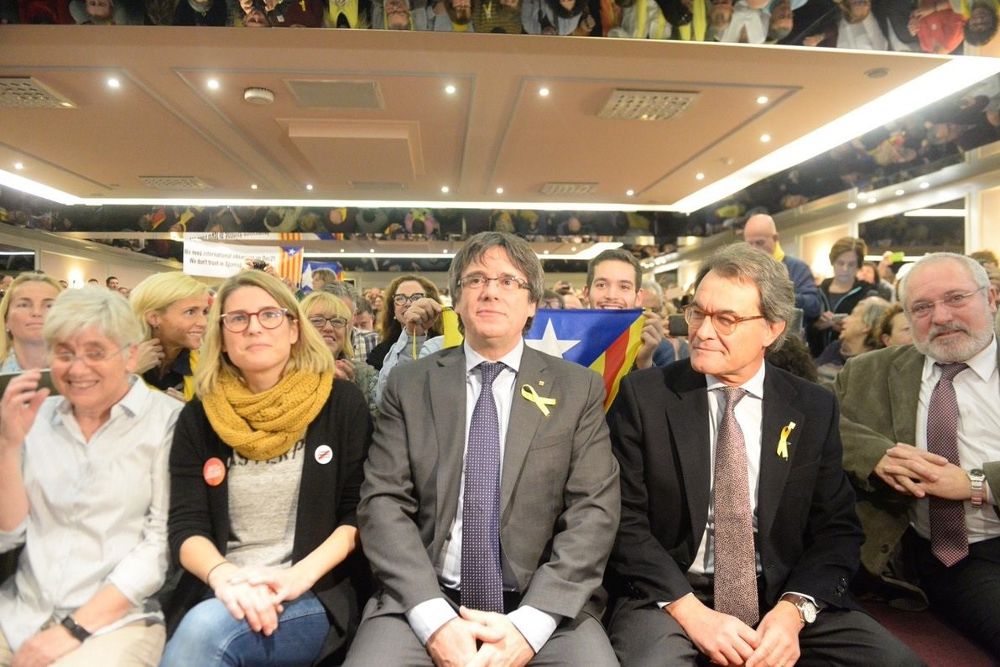 Artur Mas (2º d), en diciembre pasado, con Ponsatí, Artadi, Puigdemont y Lluís Puig (JuntsxCat).