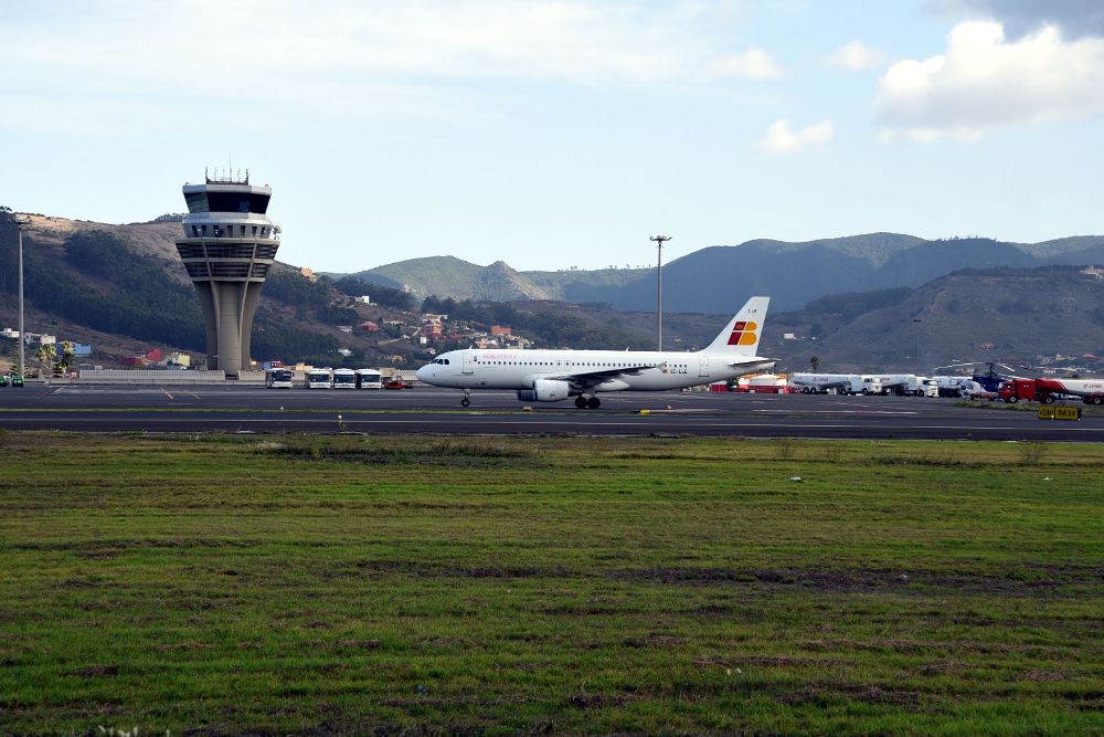 Un avión de Iberia en el aeropuerto de Los Rodeos-Tenerife Norte.