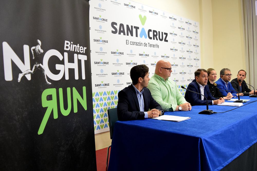 Presentación de la carrera a cargo del alcalde de Santa Cruz (3º i).