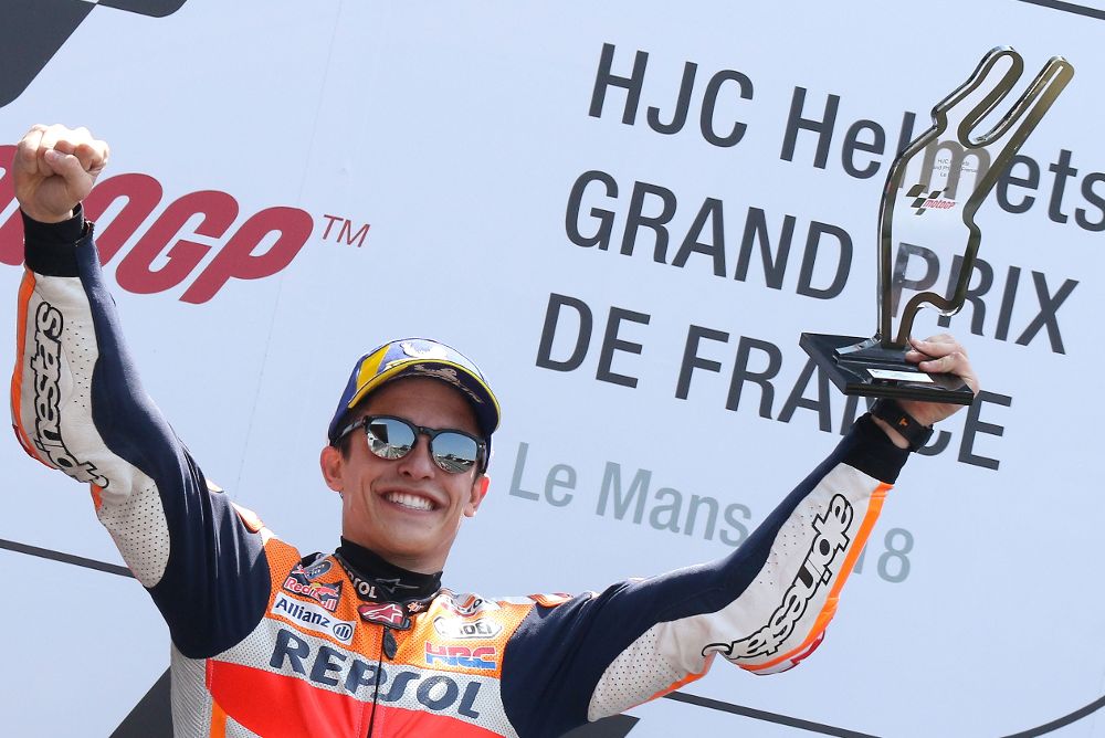 Marc Márquez, de Repsol Honda, celebra su tercer triunfo consecutivo.