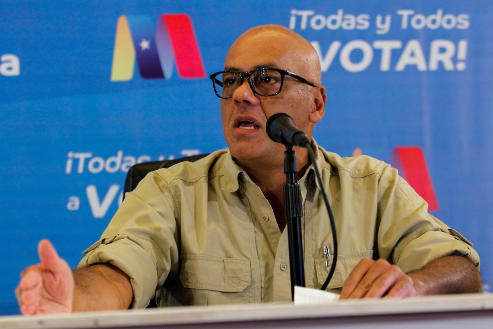 El jefe de campaña de Nicolás Maduro, el ministro de Comunicación Jorge Rodríguez, ofrece una rueda de prensa en Caracas para exponer los resultados finales de las elecciones.