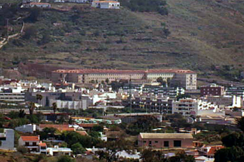 Vista de La Laguna con el edificio del Seminario al fondo, con tejado rojo.