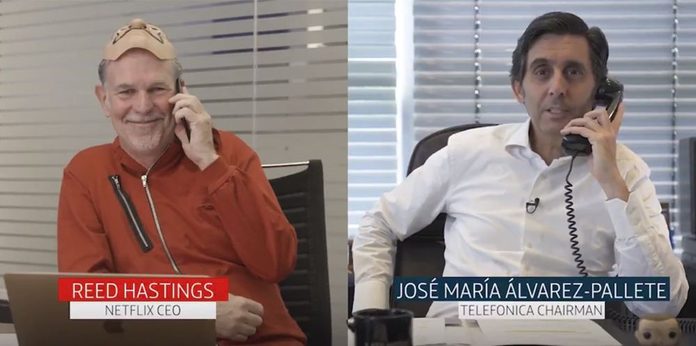 El acuerdo ha sido anunciado a través de un vídeo en Twitter de José María Álvarez-Pallete (d) y Reed Hastings, quien aparece caracterizado como uno de los atracadores de 'La casa de papel'.