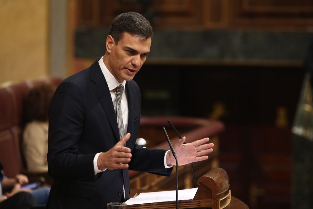 Pedro Sánchez interviene durante el debate de la moción de censura.