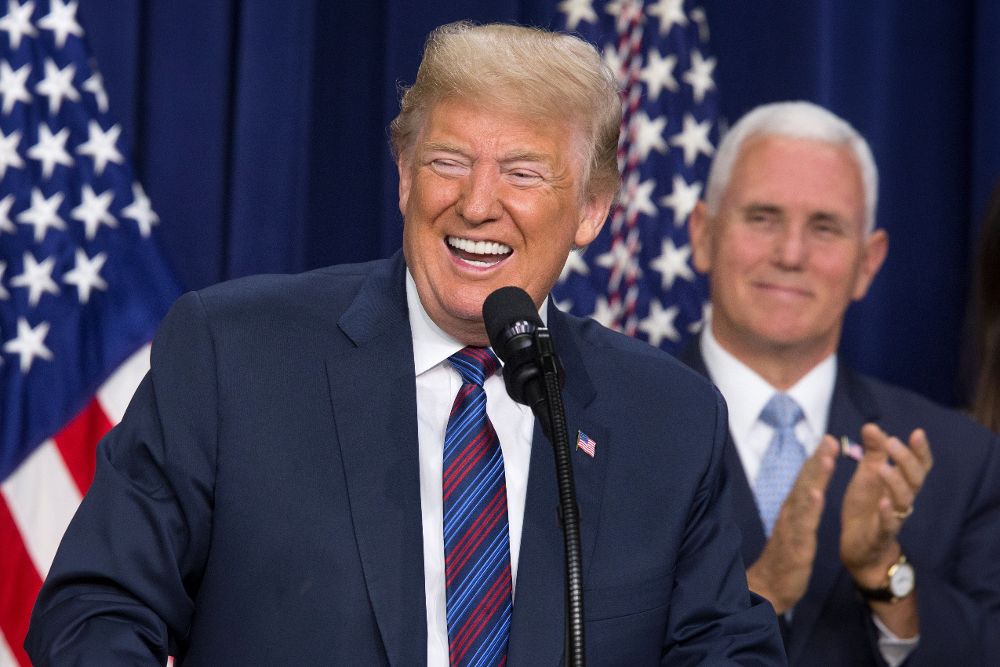 El presidente de Estados Unidos, Donald Trump, sonríe.