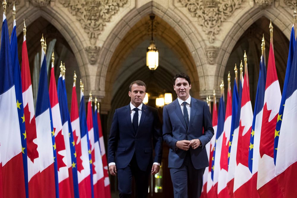 El primer ministro canadiense, Justin Trudeau (d), recibe a su homólogo francés, Emmanuel Macron.
