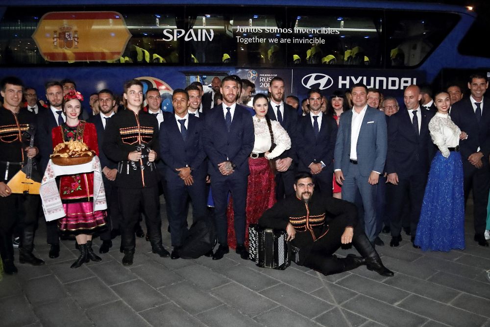 La selección española de fútbol aterrizó este jueves en la ciudad rusa de Krasnodar e inició su cuenta atrás para el comienzo del Mundial de Rusia.