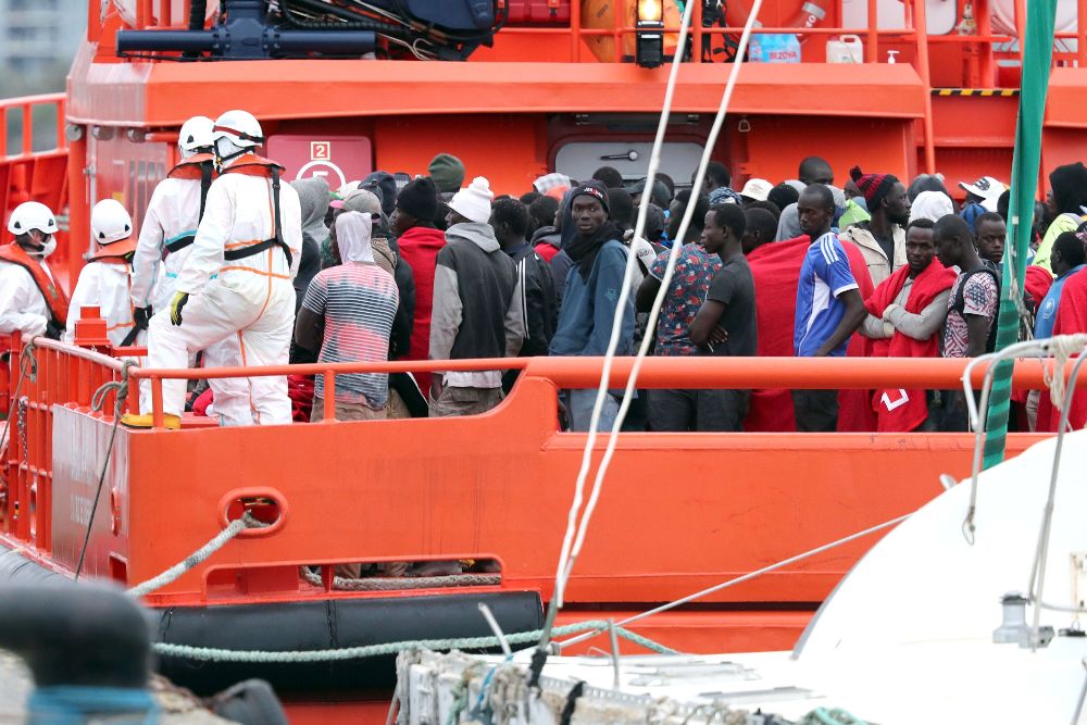 Llegada a Gran Canaria de las 152 personas que viajaban a bordo de un cayuco y que fueron rescatadas a 410 kilómetros de Canarias por la Guardamar Talía.