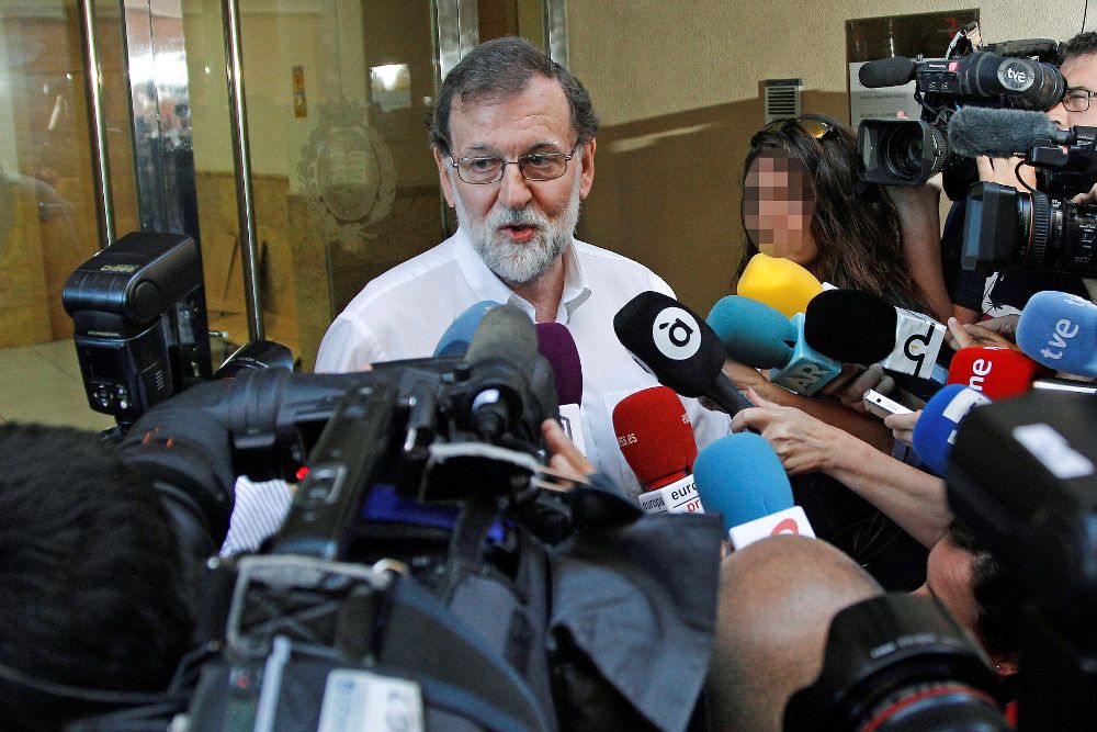 Rajoy a su llegada para incorporase en Santa Pola (Alicante), a su plaza como registrador de la propiedad.