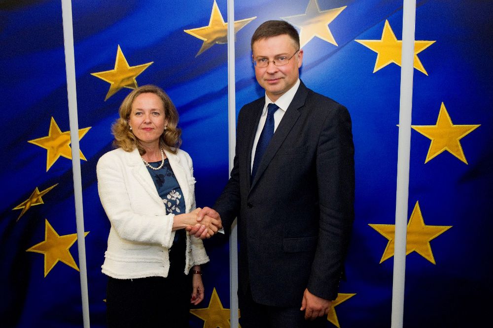 Calviño con el vicepresidente de la CE para el Euro y el Diálogo Social, Valdis Dombrovskis.