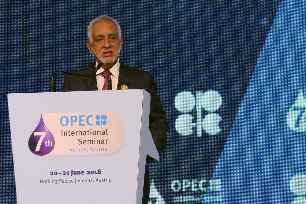 El ministro de Hidrocarburos de Ecuador, Carlos Pérez, durante su intervención en la inauguración del Séptimo Seminario Internacional de la OPEP.