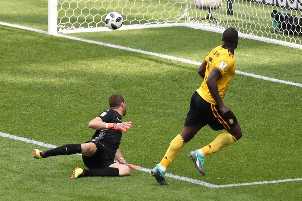 Romelu Lukaku (d) marca el 3-1.