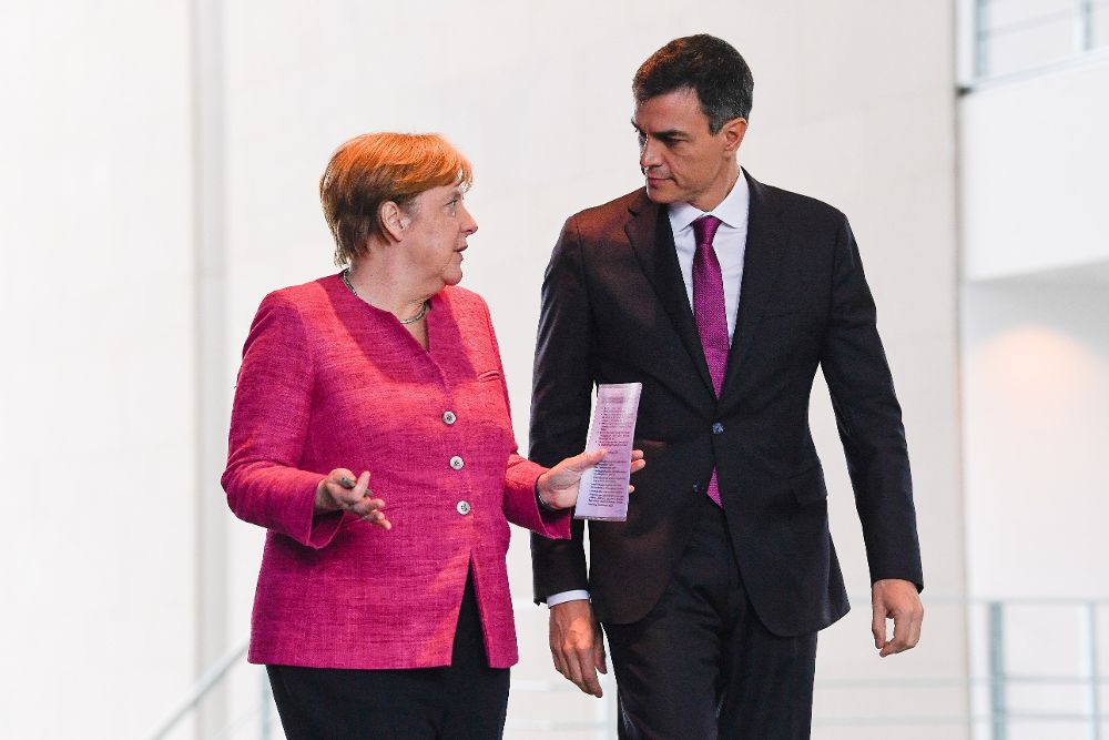 El presidente del Gobierno español, Pedro Sánchez, y la canciller alemana, Angela Merkel.
