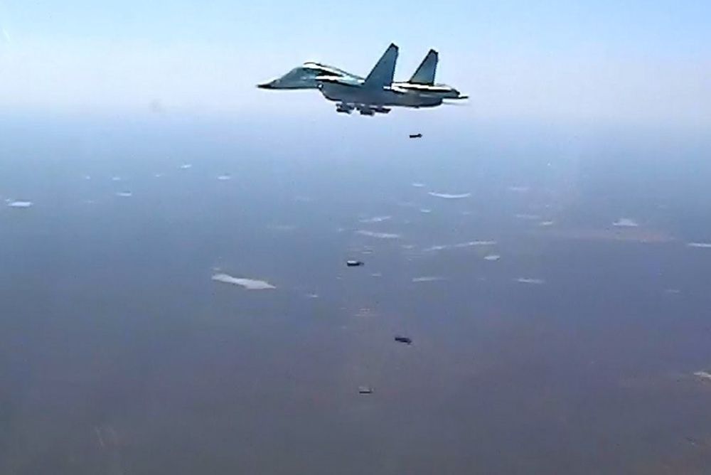 Avión ruso bombardea al Estado Islámico en Siria.