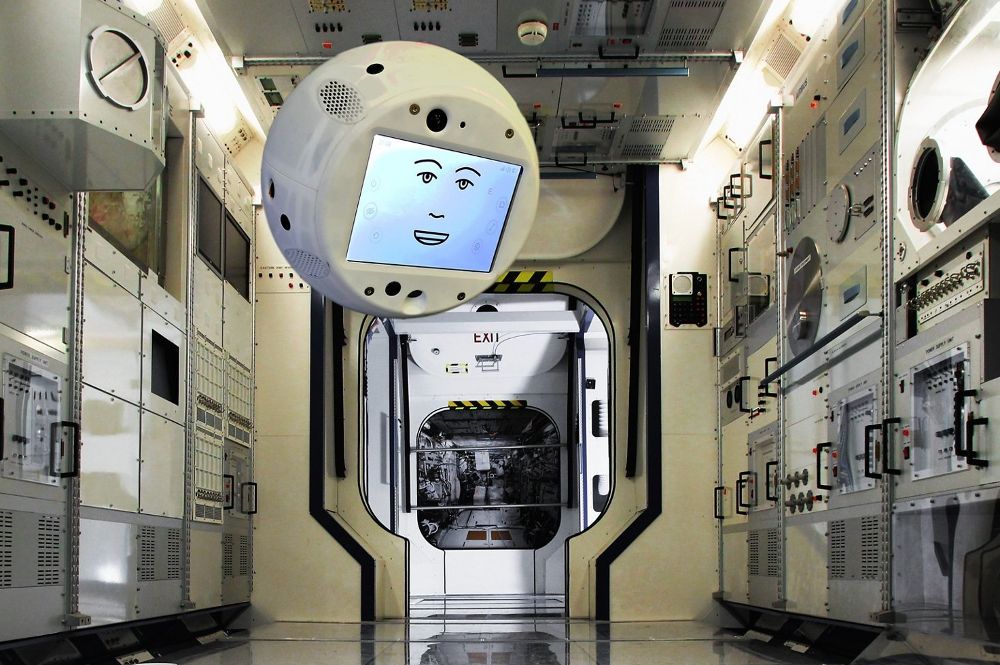 Un carguero espacial Dragon de Space X despegó con destino a la Estación Espacial (ISS). A bordo viaja CIMON, primer robot asistente espacial que incorpora inteligencia artificial.