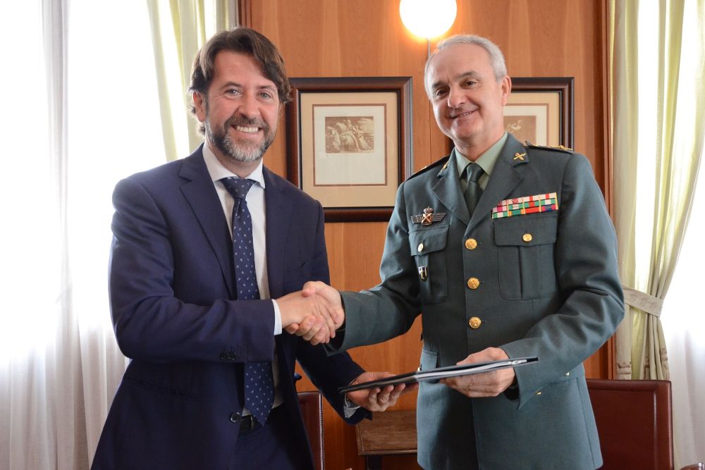 Alonso y el nuevo general de la Guardia Civil.