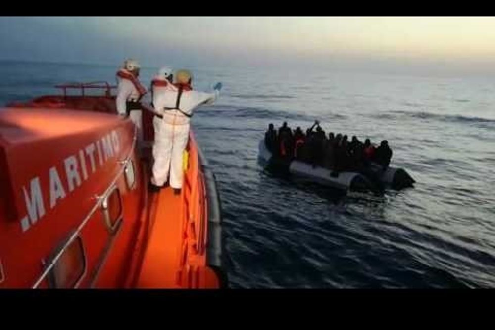 La embarcación Salvamar Hamal, de Salvamento Marítimo, desembarca en el puerto de Motril a 56 varones de origen subsahariano rescatados este martes.