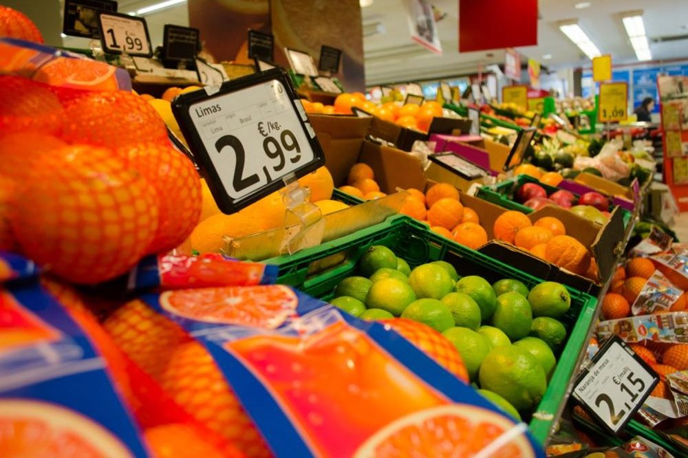 Las frutas, junto con los carburantes, impulsaron al alza los precios el mes pasado.