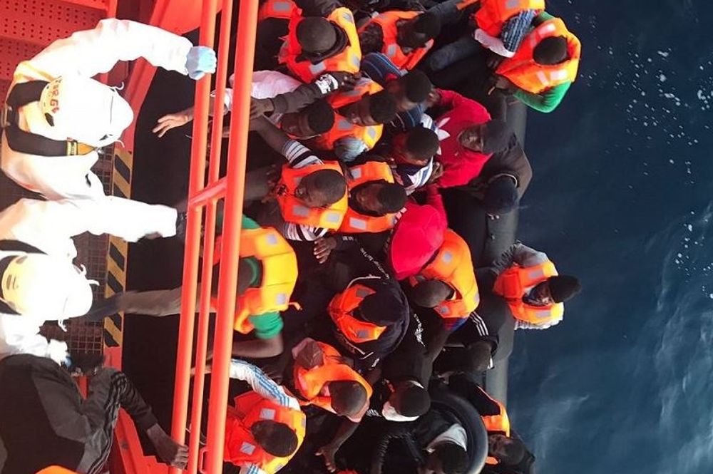 Salvamento Marítimo ha rescatado este sábado a un total de 72 personas, entre ellas dos mujeres embarazadas.