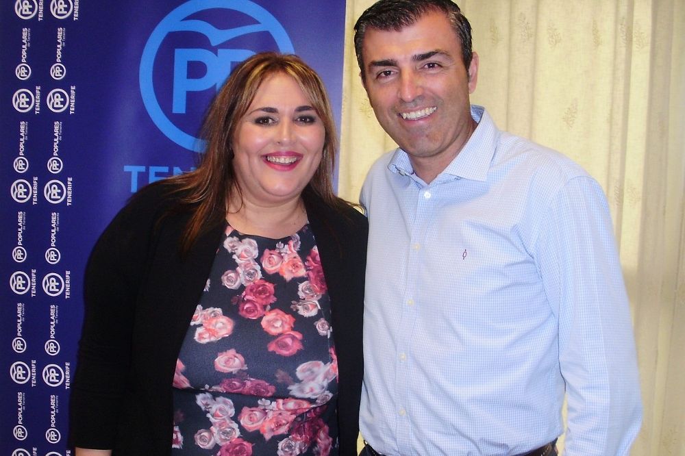 Liria Falcón con el presidente insular del PP tinerfeño, Manuel Domínguez.