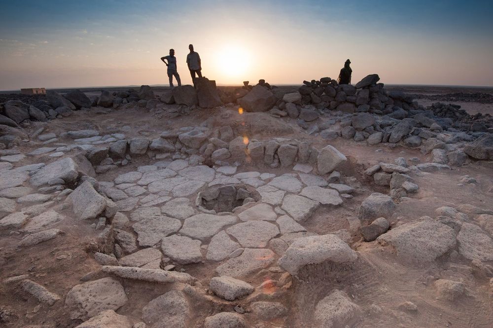 Restos carbonizados de un pan plano cocido por cazadores-recolectores hace 14.400 años, han sido encontrados en un yacimiento arqueológico en el noreste de Jordania.