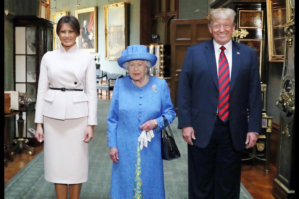 La reina Isabel II (c), con el presidente estadounidense, Donald Trump y su esposa, durante su visita al castillo de Windsor, el pasado 13 de julio.