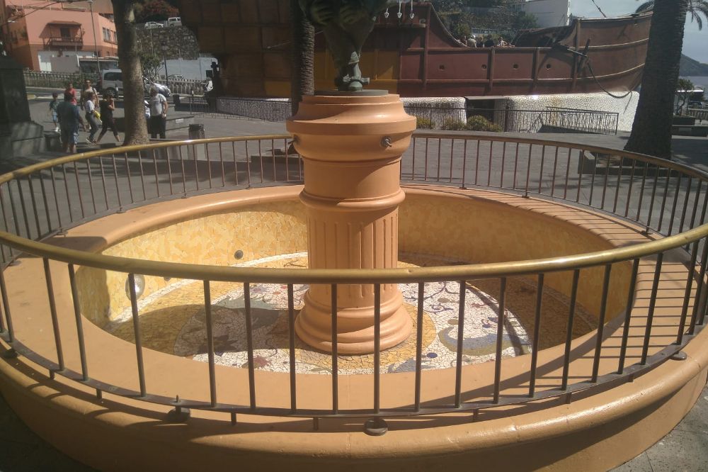 La Fuente del Enano, en la plaza de la Alameda.