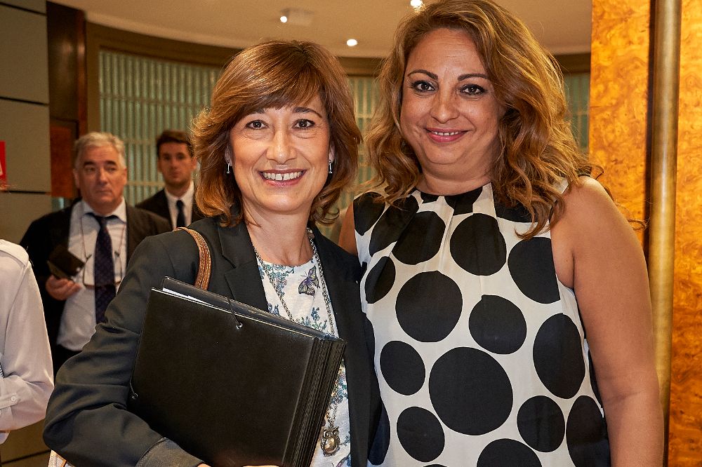 La secretaria de Estado de Empleo, Yolanda Valdeolivas (i) y la consejera canaria de la misma materia, Cristina Valido.