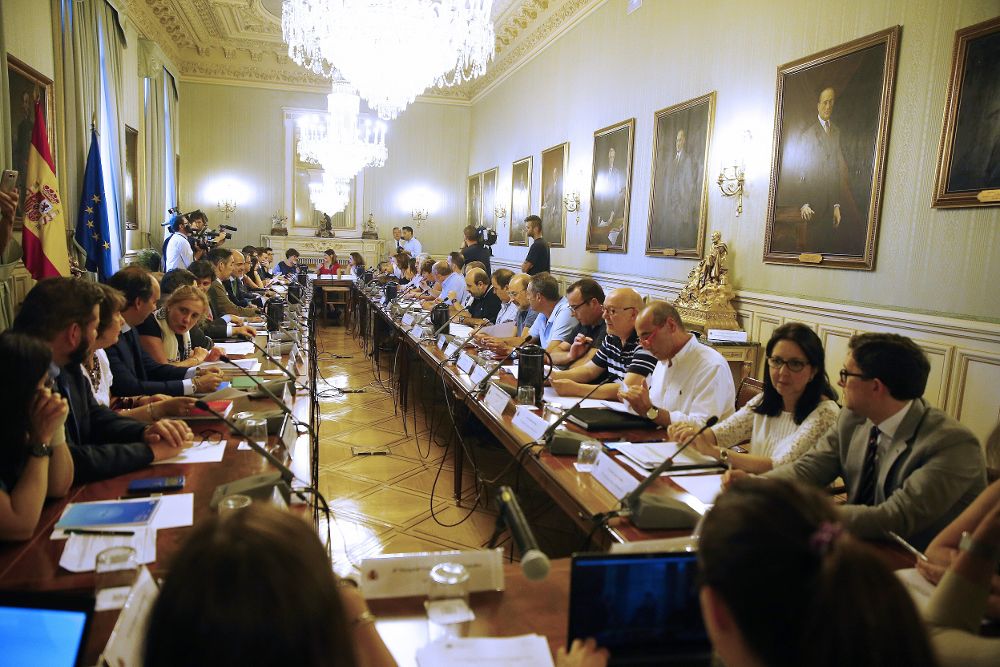 El Ministerio de Política Territorial y Función Pública, durante la reunión del lunes con los sindicatos donde se pactó la oferta pública de empleo para 2018.