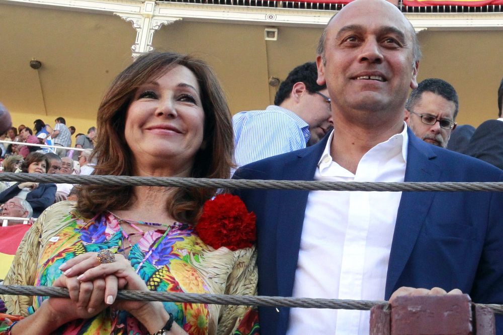2012 del empresario Juan Muñoz, marido de la periodista Ana Rosa Quintana, con la que aparece en la imagen.