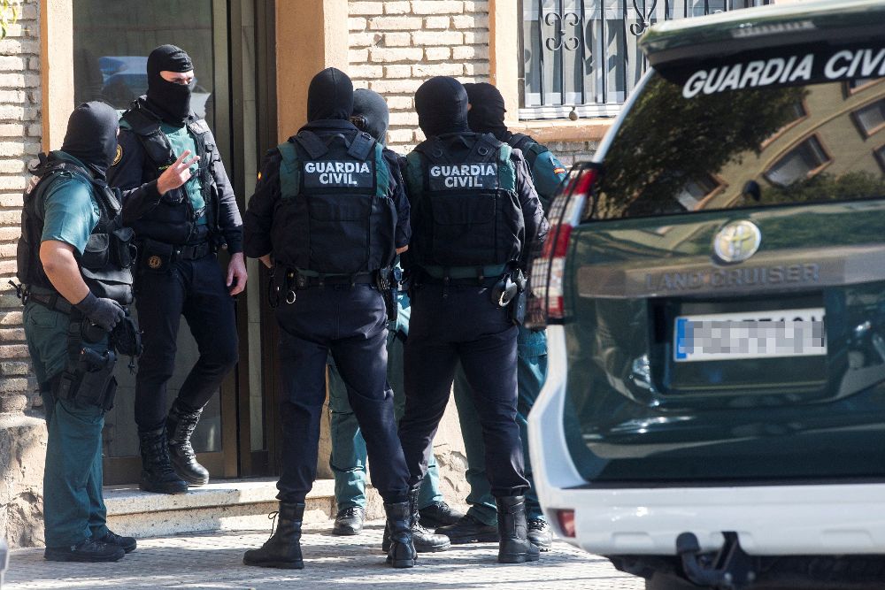 La Guardia Civil realiza una operación en Mataró contra una célula yihadista por presuntamente dedicarse a la captación de personas de Barcelona y Tarragona.