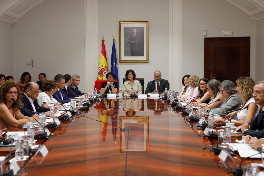 La vicepresidenta del Gobierno, Carmen Calvo, preside la reunión de la Conferencia Sectorial de Igualdad en La Moncloa.