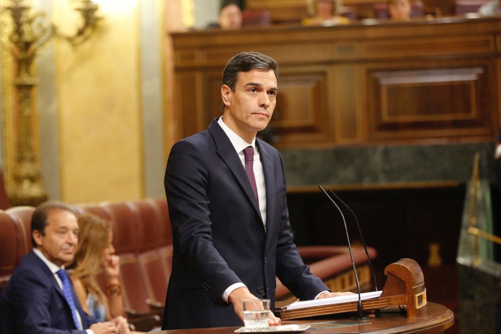 El presidente del Gobierno, Pedro Sánchez, informando al Congreso de su programa de gobierno.