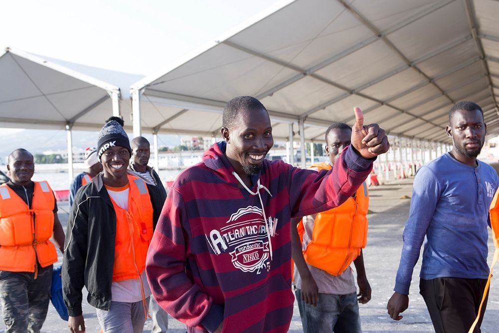Llegada al puerto de Motril de inmigrantes rescatados por Salvamento Marítimo cuando navegaban en una patera a once millas al suroeste de la isla de Alborán.