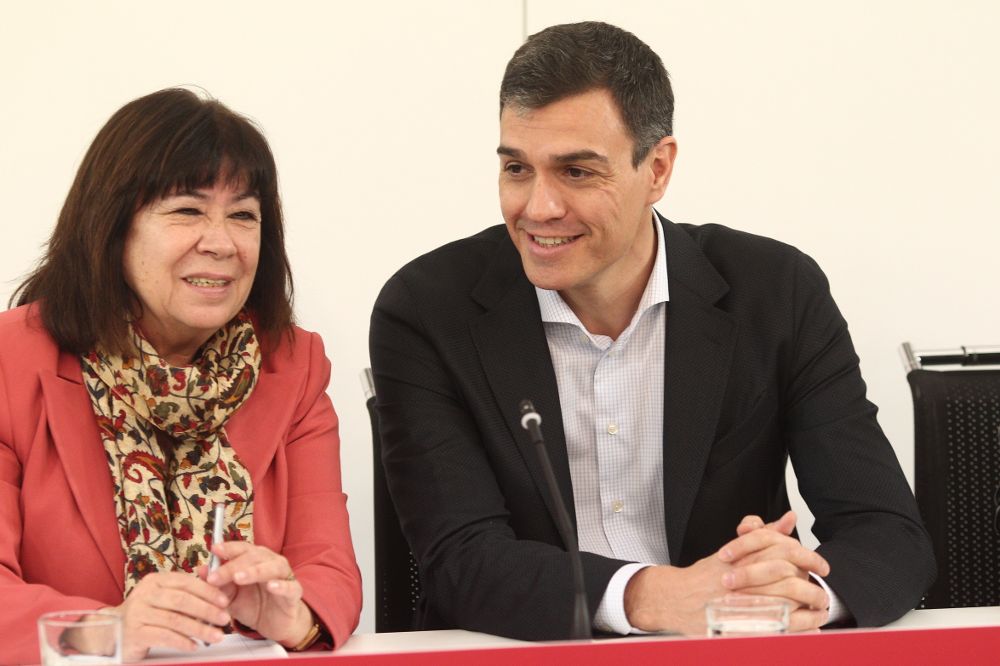 Pedro Sánchez y la presidenta del PSOE, Cristina Narbona.