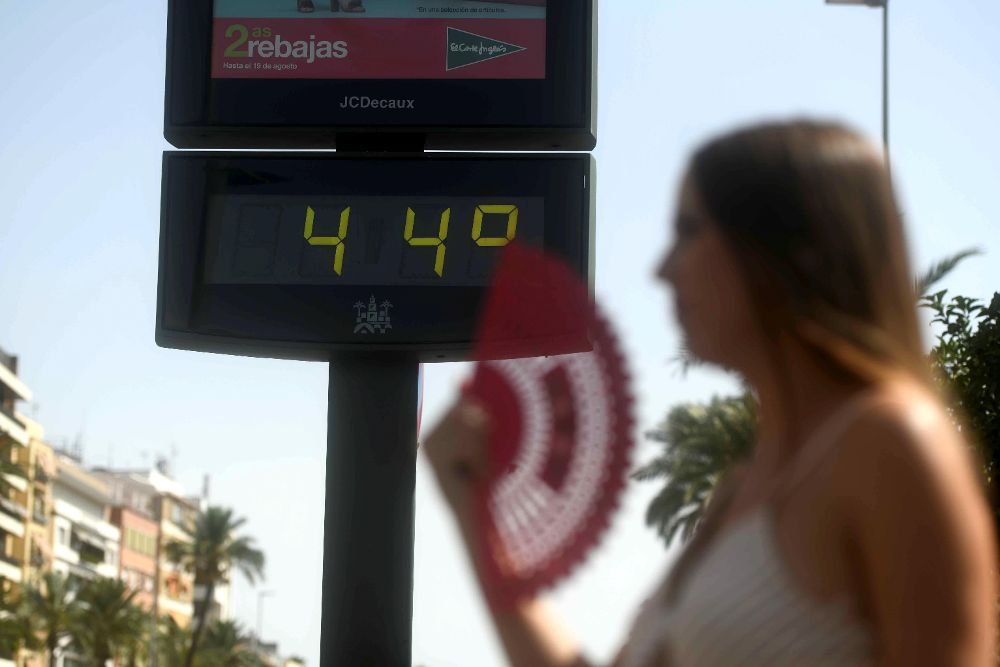 Aunque hará calor, las temperaturas en Canarias no llegarán a los extremos de la Península. En la imagen, una calle de Córdoba. 