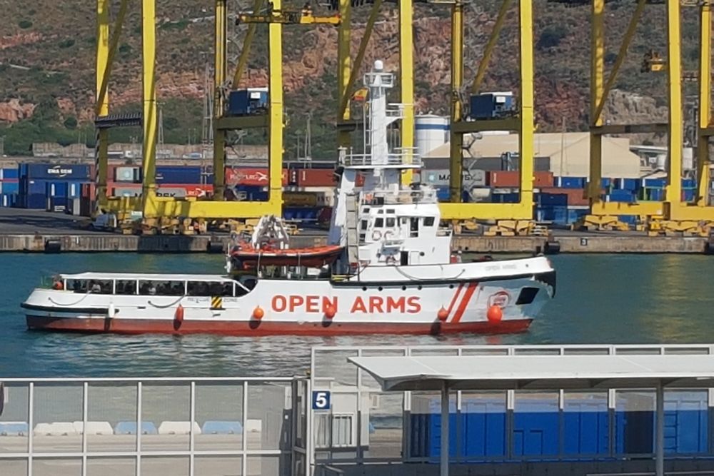 El Open Arms llega al Puerto de Barcelona.