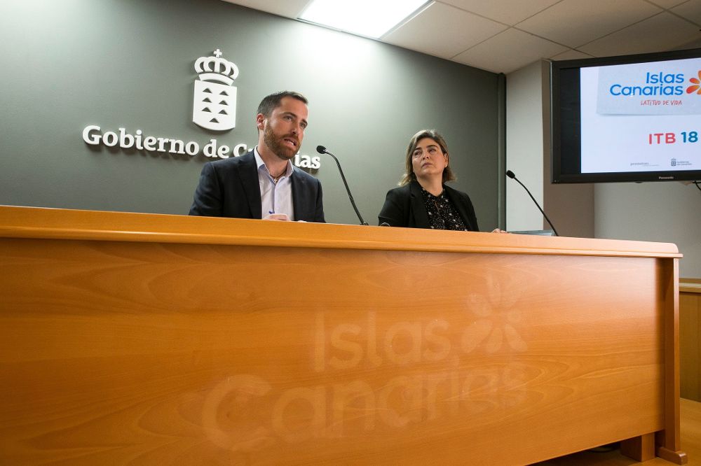 El titular autonómico de turismo, Isaac Castellano, y María Méndez.