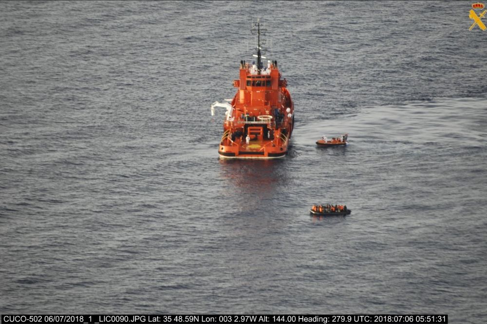 Salvamento Marítimo ha rescatado a un total de 167 personas que iban a bordo de tres pateras en la madrugada de hoy, viernes.