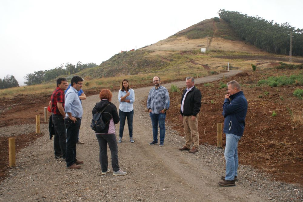 Autoridades de los dos municipios afectados y del Cabildo recorrieron la zona para comprobar lo que se ha hecho.