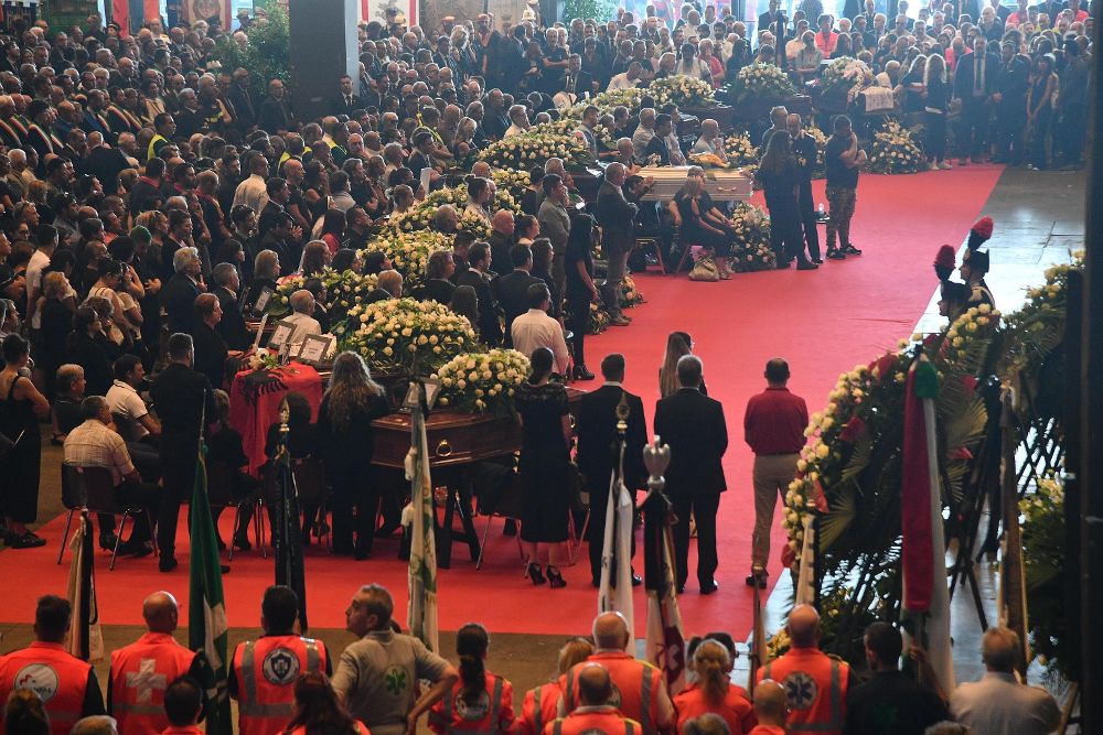 Vista general del funeral de Estado por las víctimas del desastre del colapso del puente de Génova.