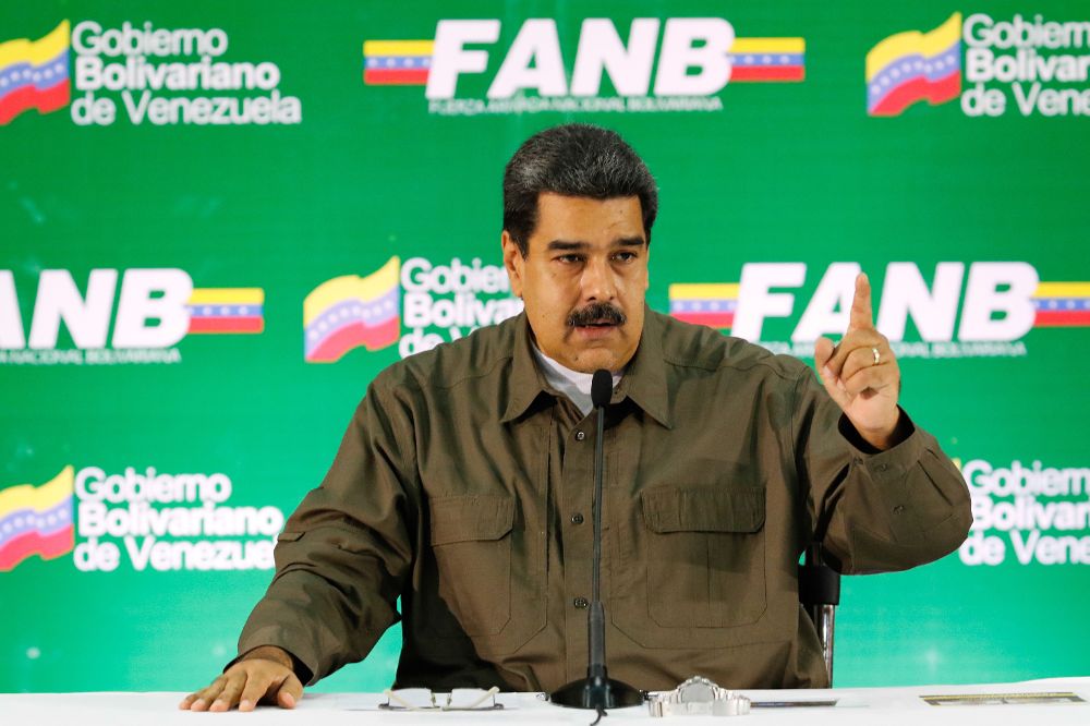 Fotografía cedida por prensa del Palacio de Miraflores del presidente Nicolás Maduro durante un discurso televisado.