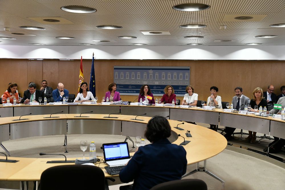 La ministra de Hacienda, María Jesús Montero, y la de Política Territorial y Función Pública, Meritxell Batet, en el último Consejo de Política Fiscal y Financiera, el pasado mes de julio.