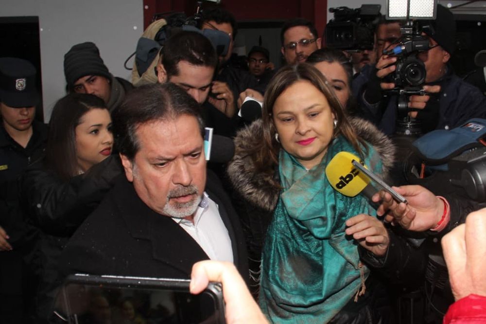 María Selva Morínigo, mujer del ex fiscal general del Estado de Paraguay Javier Díaz de Verón, que al igual que su marido se encontraba prófuga, se entregó el pasado 21 de agosto a la Justicia para responder a la acusación de lavado de dinero. 