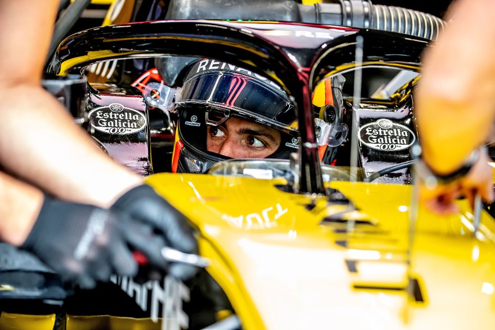Carlos Sainz, de la escudería Renault, en la primera sesión de entrenamientos en el circuito Spa-Francorchamps.