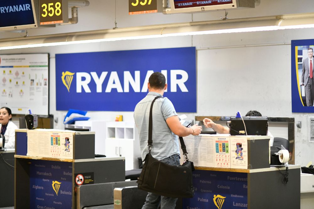 Mostrador de facturación de Ryanair en el aeropuerto de Barajas.