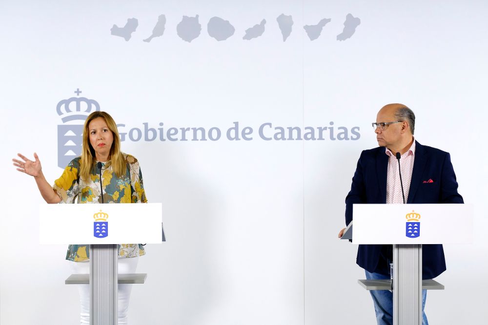Rosa Dávila, consejera de Hacienda y Jose Miguel Barragan, Consejero de Presidencia en rueda de prensa tras el primer consejo de gobierno tras las vacaciones de verano a 27 de Agosto de 2018.