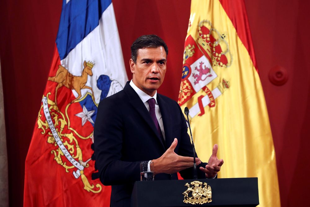 Pedro Sánchez, durante la rueda de prensa que ha ofrecido tras la reunión que ha mantenido con el presidente chileno, Sebastián Piñera.
