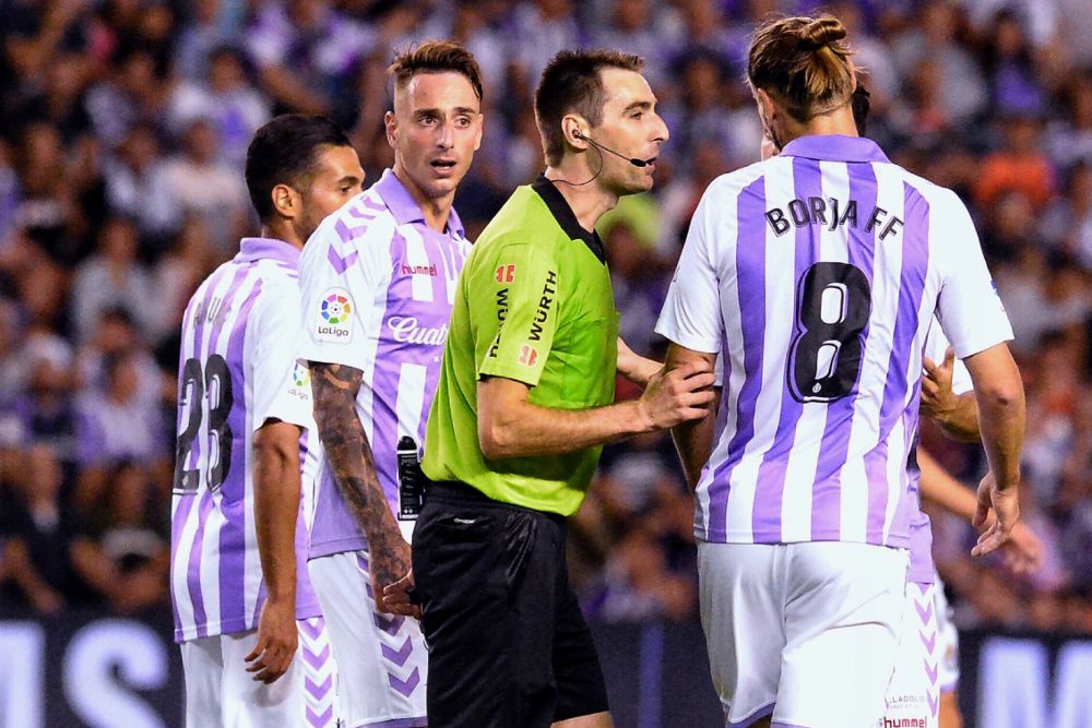 Jugadores del Real Valladolid durante el encuentro frente al FC Barcelona de la pasada jornada de Liga.